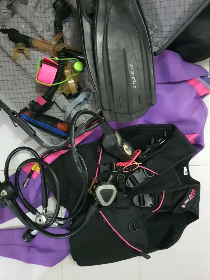 Diving items (Category: Other Sports Equipment and Supplies) located in Singapore. Submitted by luvnyc (Listing ID 1144478287, Image 1). Description: hi. no more diving now, if you really serious keen buyer please quote me a price take and go. Any lower baller I won't reply. oceania BCD (no more) oceania regulator and octupus weight belts dive suit S fins Aventis sausage.