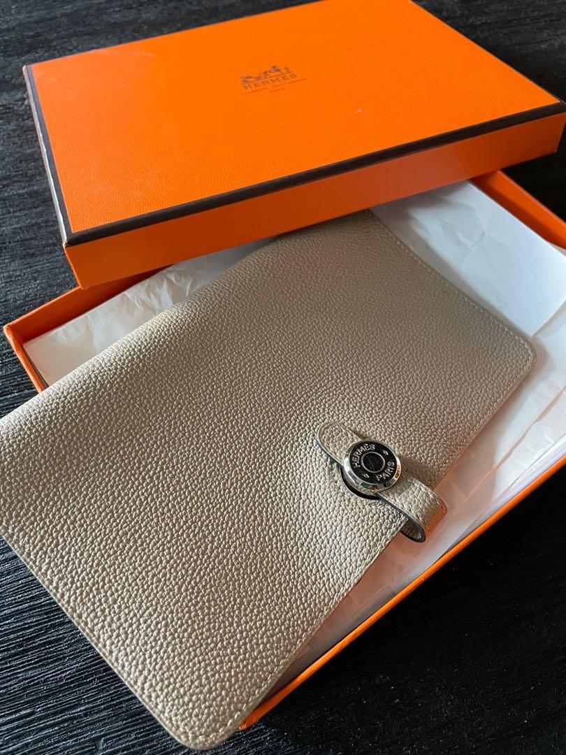 Hermes best sale clutch purse