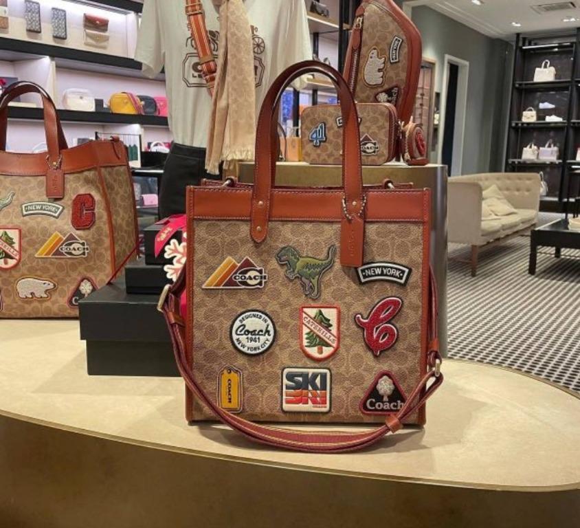 New Coach Original FIELD TOTE IN SIGNATURE CANVAS WITH PATCHES Crossbody Sling Handbag For Women Come With Complete Set Suitable for Gift