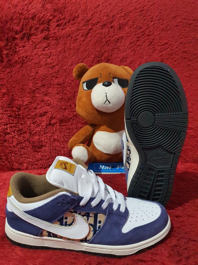 Nike SB Dunk Low Pro X Dior, Fesyen Pria, Sepatu , Sneakers di Carousell