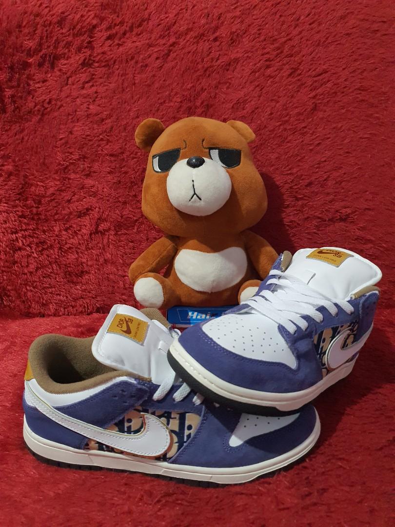 Nike SB Dunk Low Pro X Dior, Fesyen Pria, Sepatu , Sneakers di Carousell