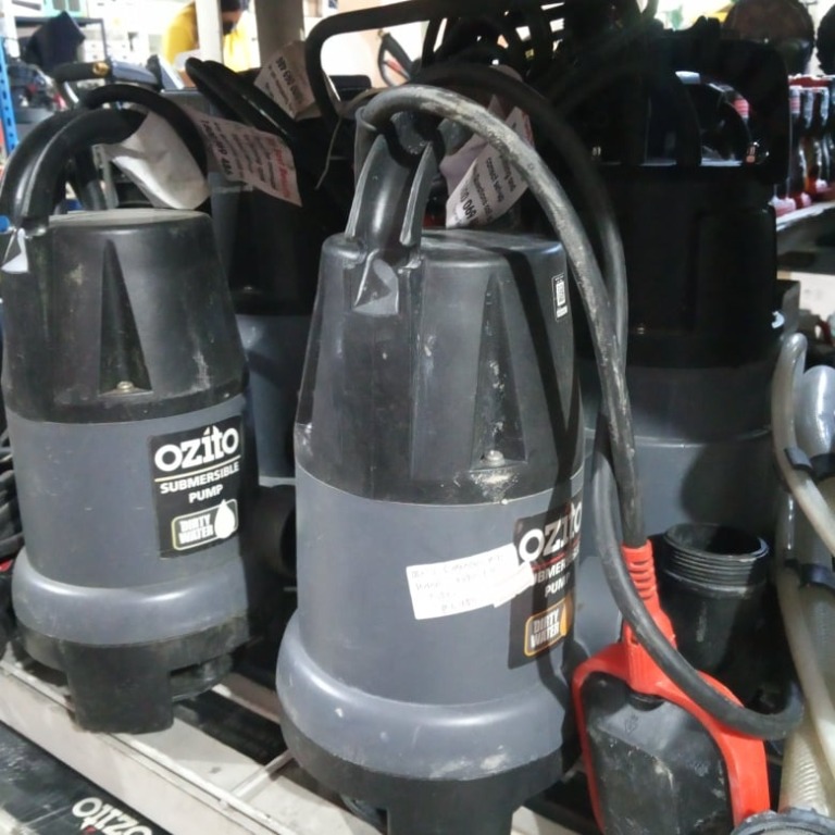 OZITO SUBMERSIBLE PUMP 7000L/H FLOW, Commercial & Industrial