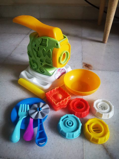 Play Doh Kitchen Creations Noodle Makin' Mania, Hobbies & Toys, Toys &  Games on Carousell