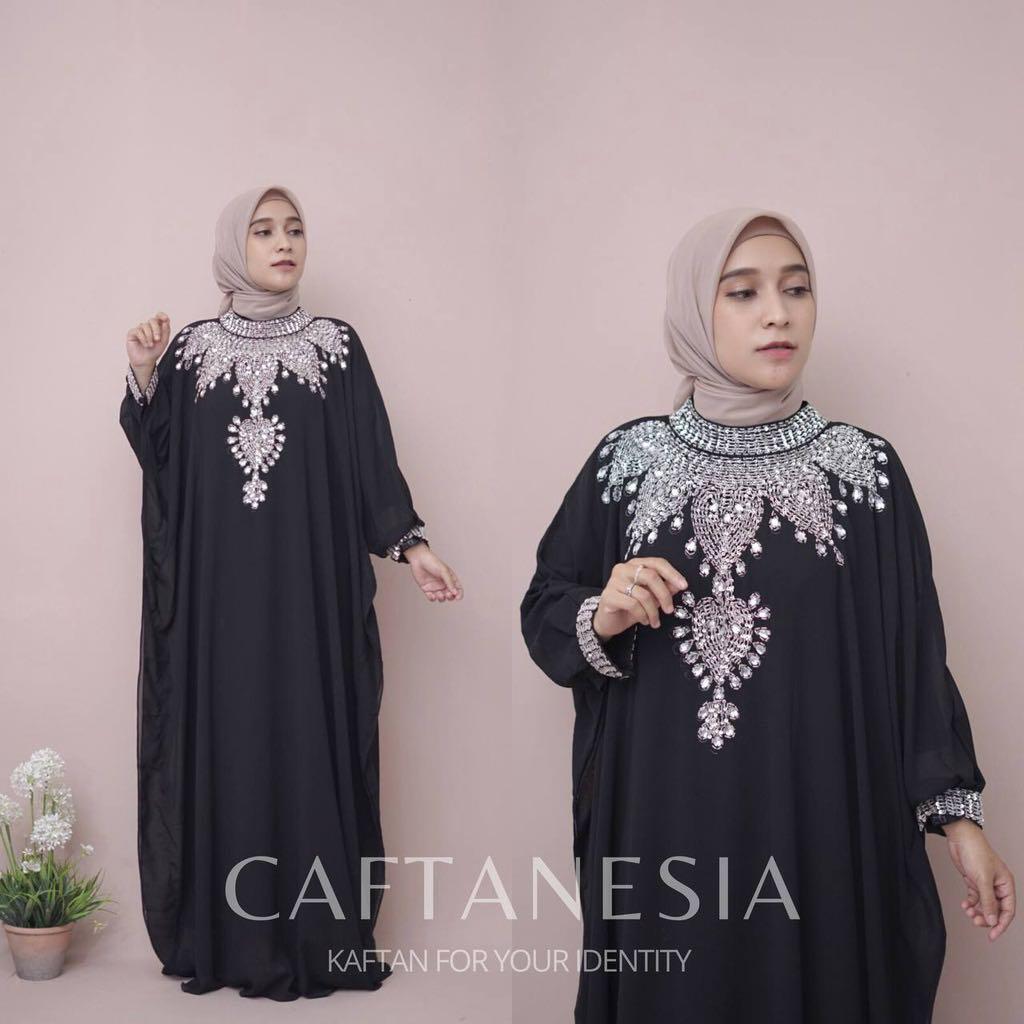 Syahrini deals ethnic dress