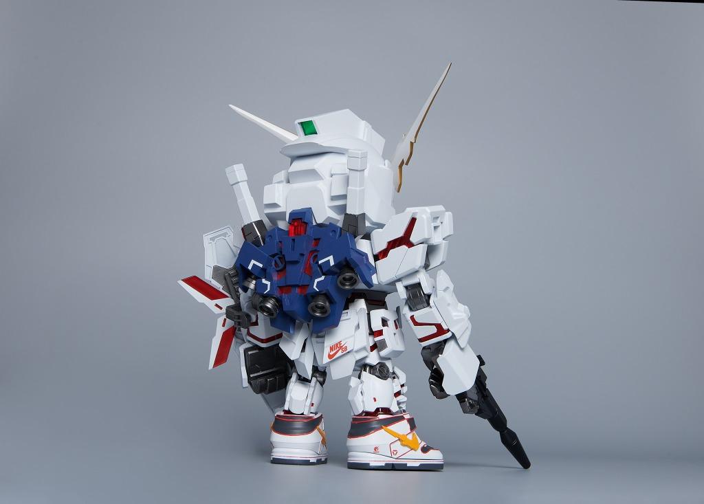 READY STOCK】Bandai Gundam x Nike SB Unicorn QMSV RX-0 (Destroy - Main Image