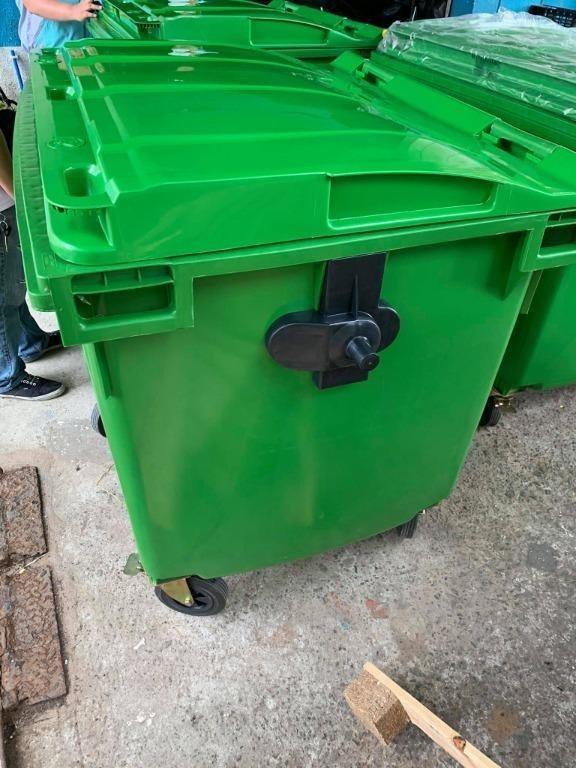 Trash bin mobile bin, Furniture & Home Living, Cleaning & Homecare