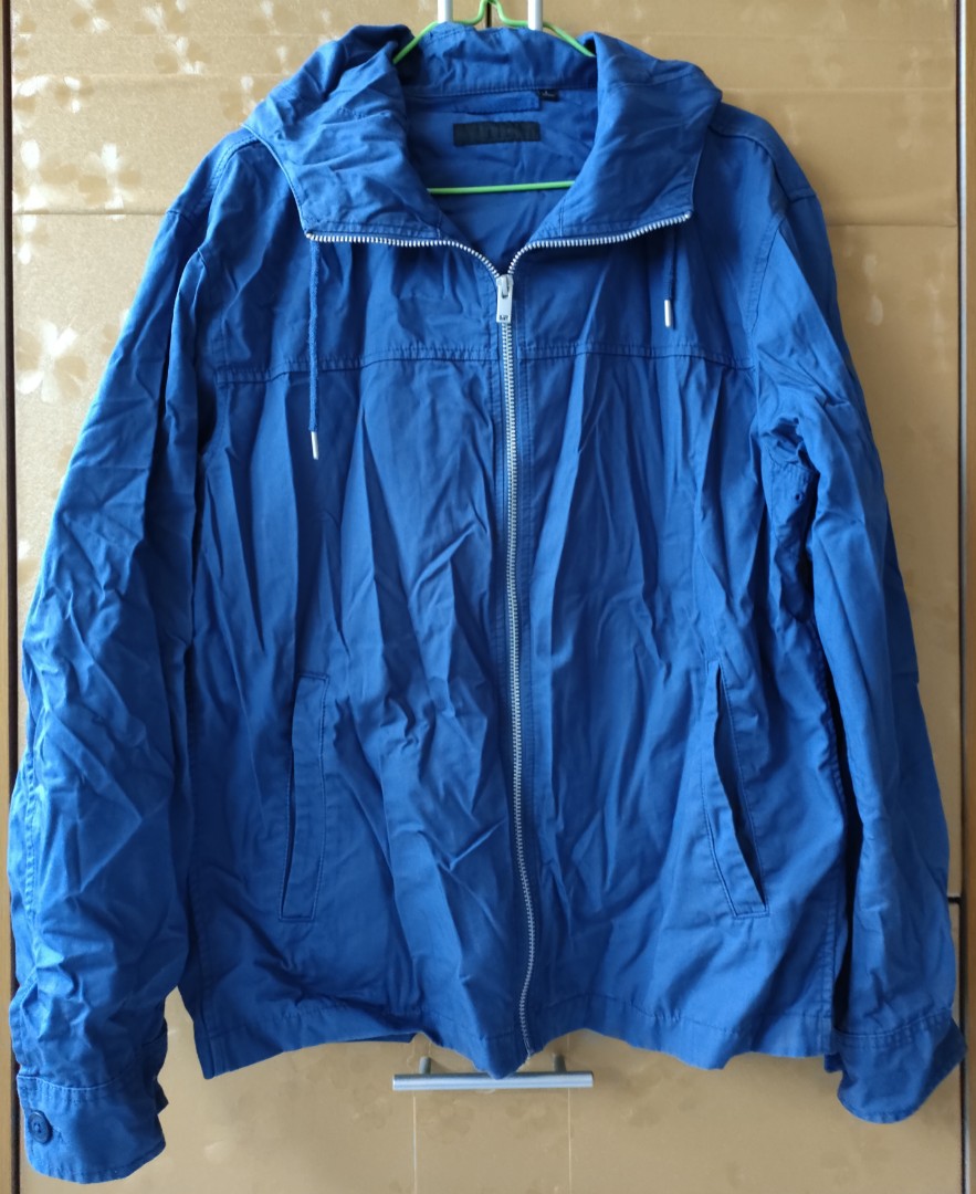 UNIQLO Hooded Blue Jacket (Unisex, L size), Everything Else on Carousell