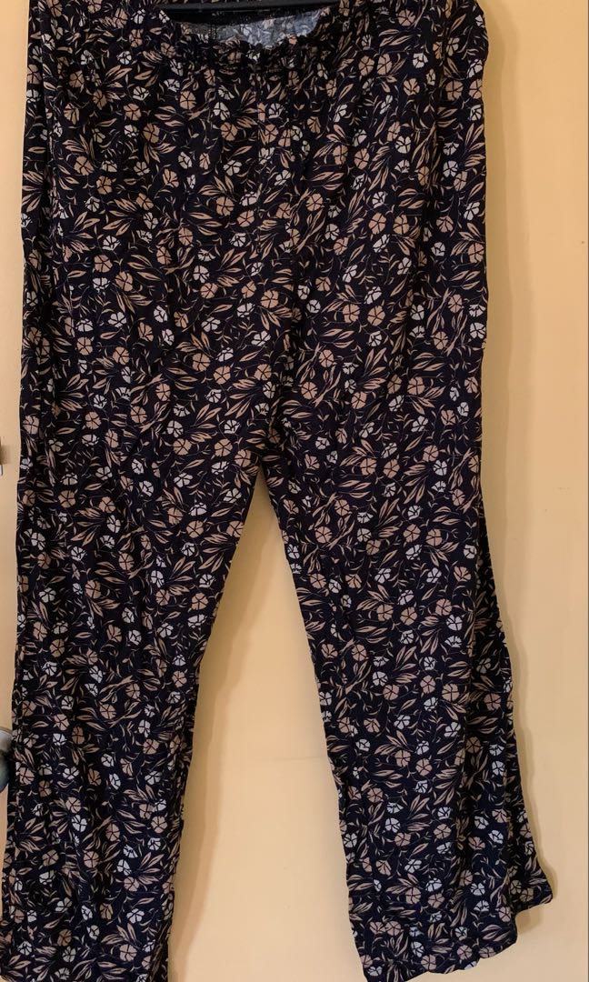 Uniqlo Pajama pants, Women's Fashion, Bottoms, Other Bottoms on Carousell