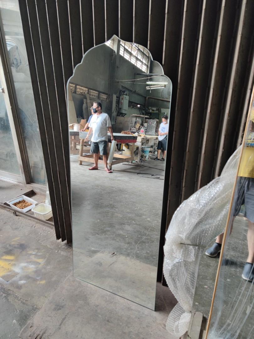 Unique arc shape frameless mirror (Category: Mirrors) located in Malabon City. Submitted by mirrors.ph (Listing ID 1144509563, Image 2). Description: Customize shape frameless mirror using 6mm thick copper free lead free mirror polished edges Size: 2ft x 5ft P1600 Customize sizes and shapes are welcome..