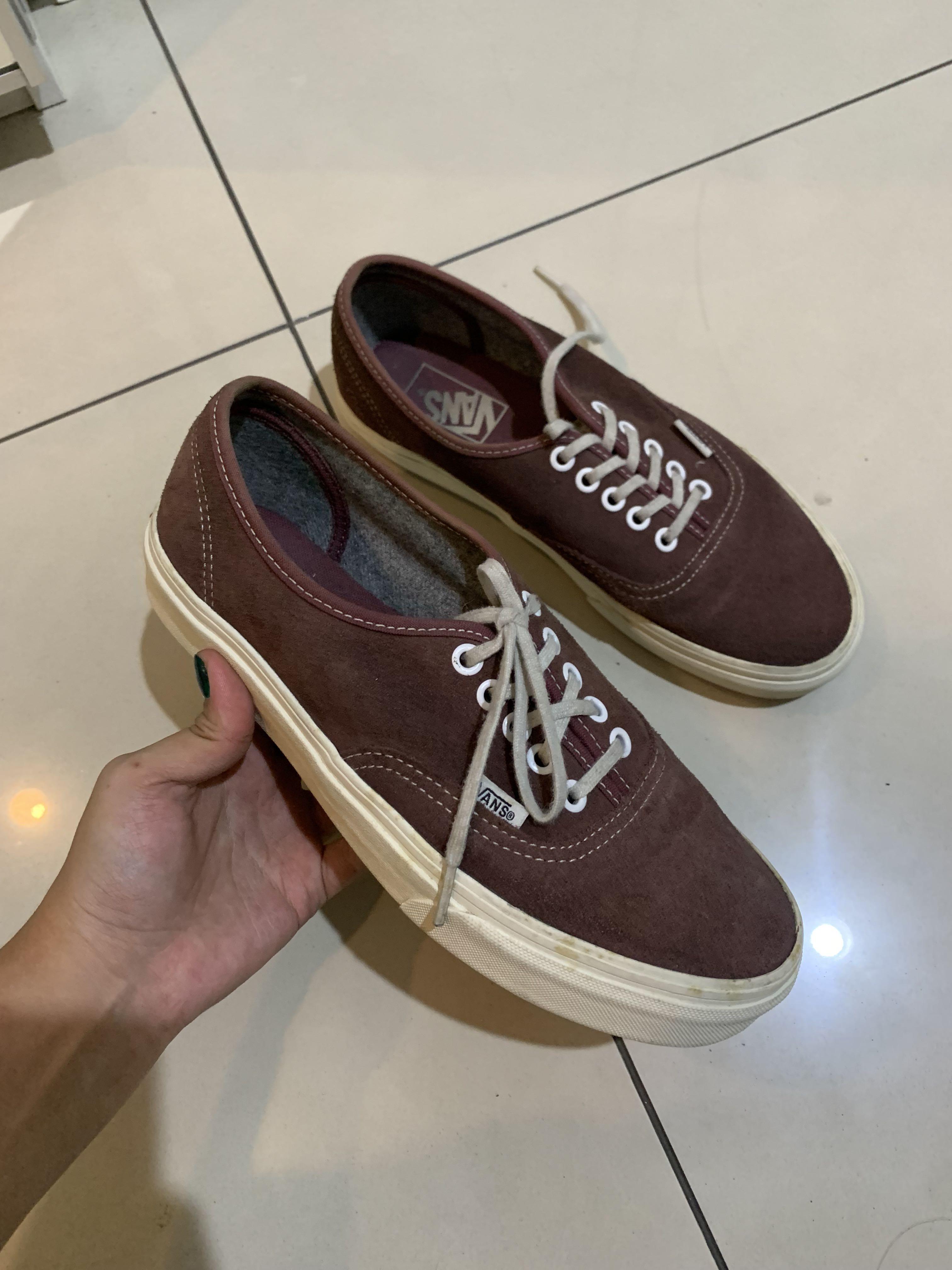 Vans authentic maroon, Fesyen Wanita, Sepatu di Carousell