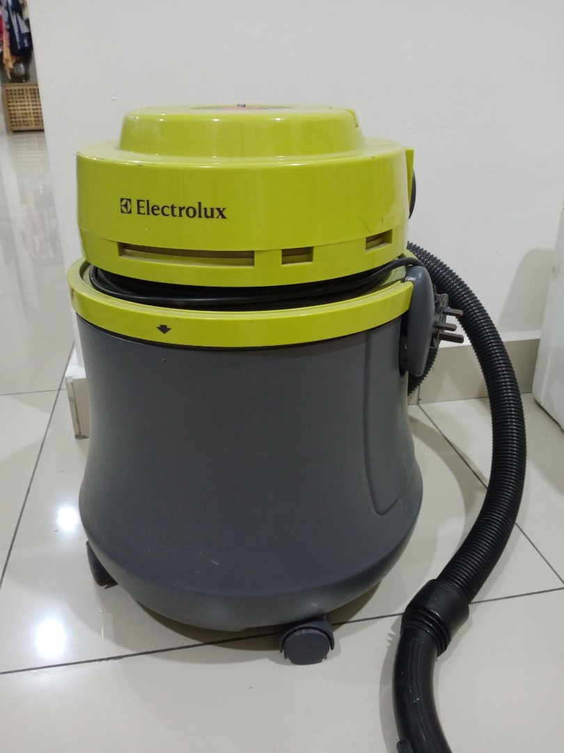 Wet and dry vacuum cleaner, Electrolux brand, TV & Home Appliances