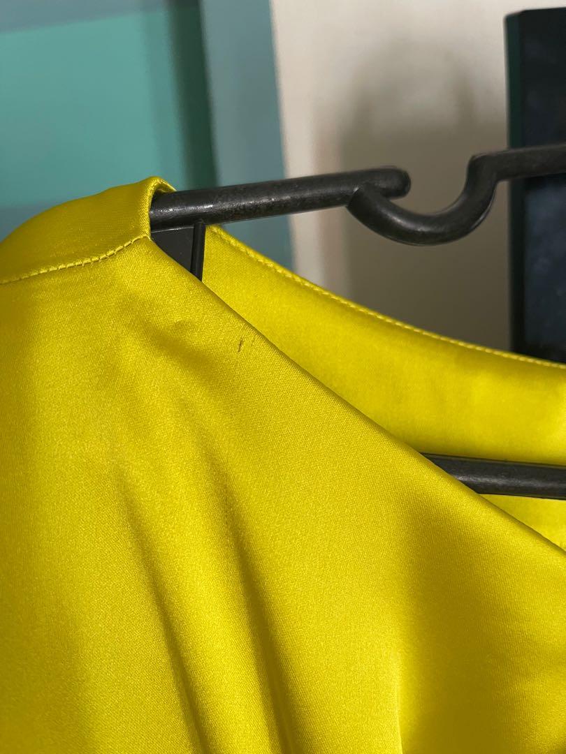 Zara Silk Top with Open Back (Category: Blouses) located in Manila. Submitted by donna___ (Listing ID 1144516216, Image 3). Description: Without tag Brand new. Stored only. .