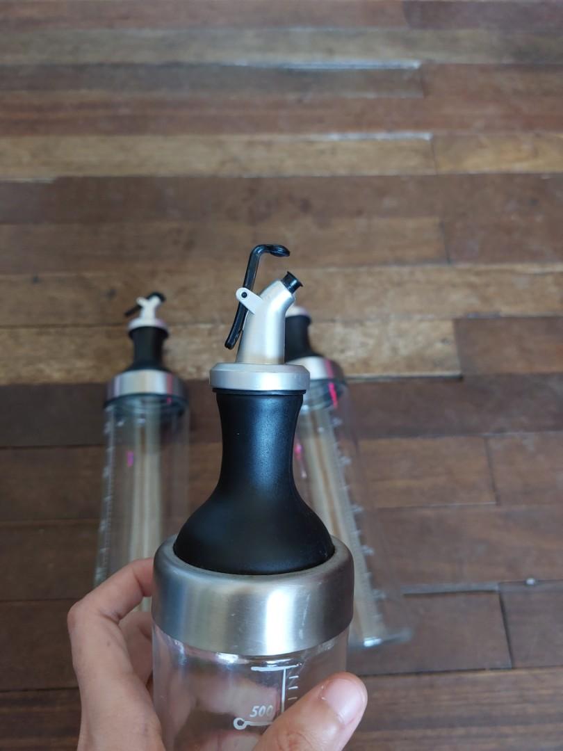 500ml clear glass oil sauce container (Category: Other Kitchenware & Tableware) located in Cebu City. Submitted by heartag (Listing ID 1141180457, Image 2). Description: 500ml container well used. 150 each bottle.