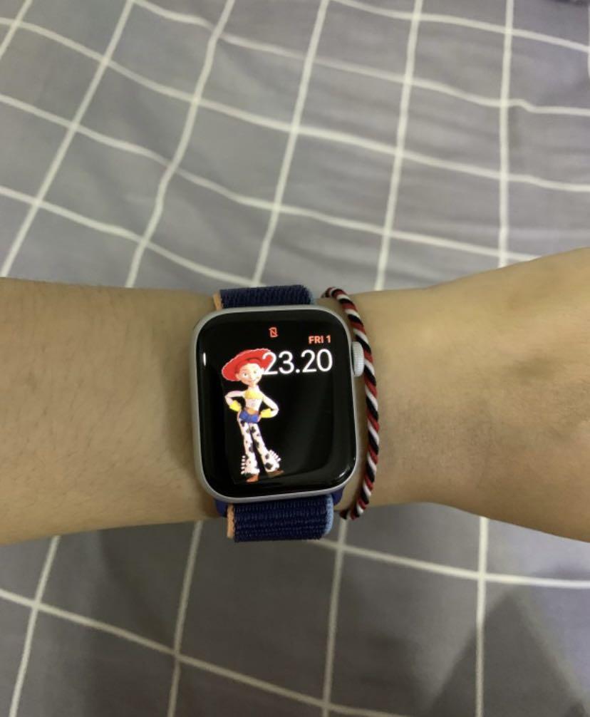 Apple Watch Series SE 40mm 32 gb, Barang Mewah, Jam Tangan di Carousell