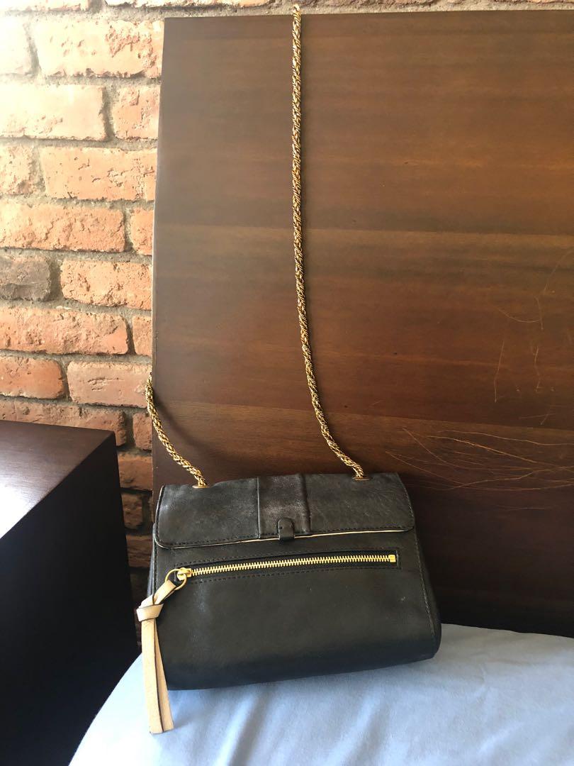 Authentic Chloé June bag with chain sling (Category: Luxury Bags & Wallets) located in Las Pinas. Submitted by jaydeeclutters (Listing ID 1141184461, Image 3). Description: With normal signs of use but still very pretty. Price still negotiable Hologram and serial number still attached Can be worn as a cross body bag or Can be used as a clutch too Daytime to night time bag .
