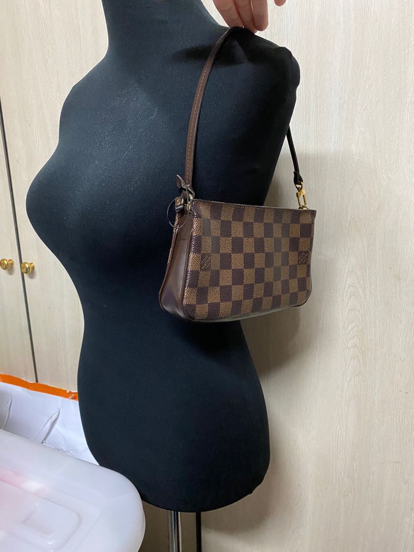 AUTHENTIC LV Navona Damier Ebene Pochette Accessories, Luxury, Bags &  Wallets on Carousell