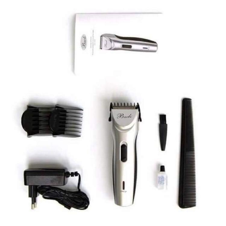 Baoli Pet Grooming Kit (Category: Homes & Other Pet Accessories) located in Pasay City. Submitted by meostore (Listing ID 1141256054, Image 2). Description: Item is in great condition, never used at all, for dogs grooming! Pm for more details. Note: WALA SCISSOR KASAMA. Features: ✅Serves as Fur Trimmer ✅Electric type ✅Safe for pets Inclusions: 1 x Pet Razor 1 x Fur Comb 1 x Charger 1 x Box.