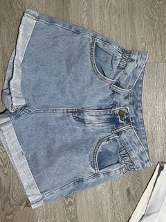 (Category: ) located in . Submitted by adoptmy.clothes (Listing ID 1141314611, Image 1). Description: .