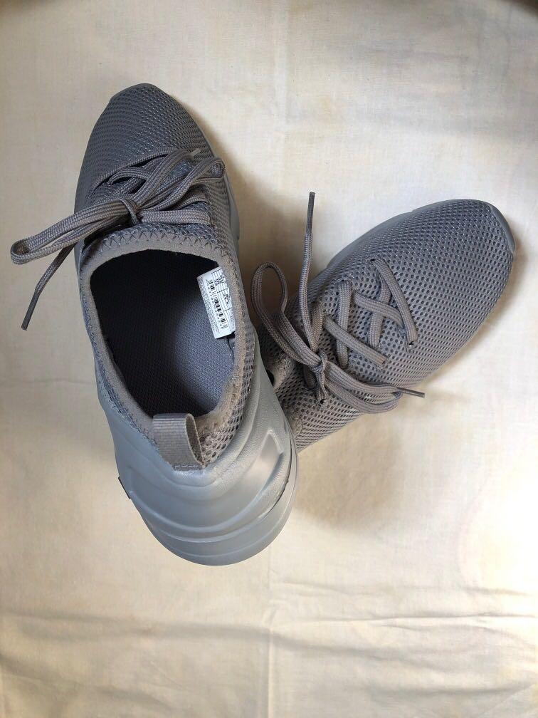 Decathlon Shoes Women s Fashion Footwear Sneakers on Carousell