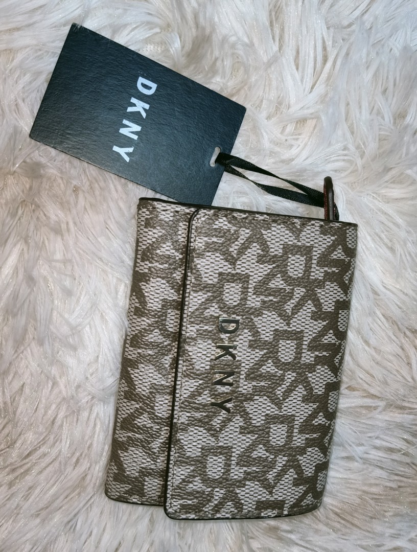 Dkny hotsell small wallet