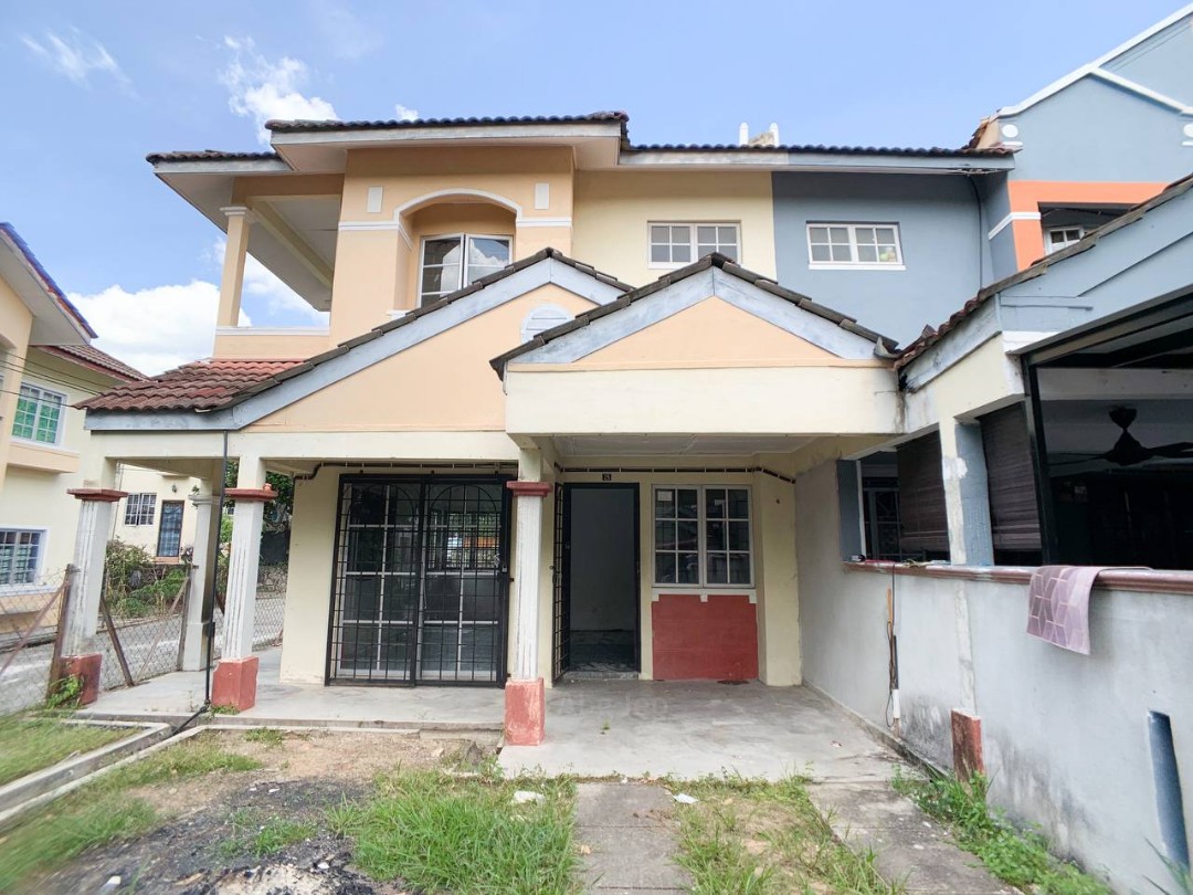 END LOT Double Storey Terrace Puncak Alam, Property, For Sale on Carousell