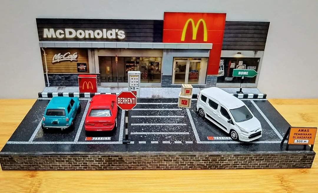 Hot Wheels size shop display base (McDonalds) - Papercraft, Hobbies ...