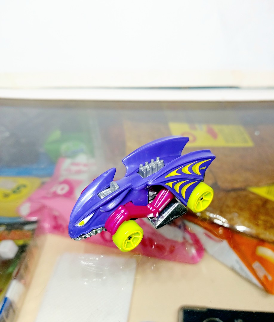 hot wheels vampire die cast model car PE.72, 興趣及遊戲, 玩具 & 遊戲類 Carousell