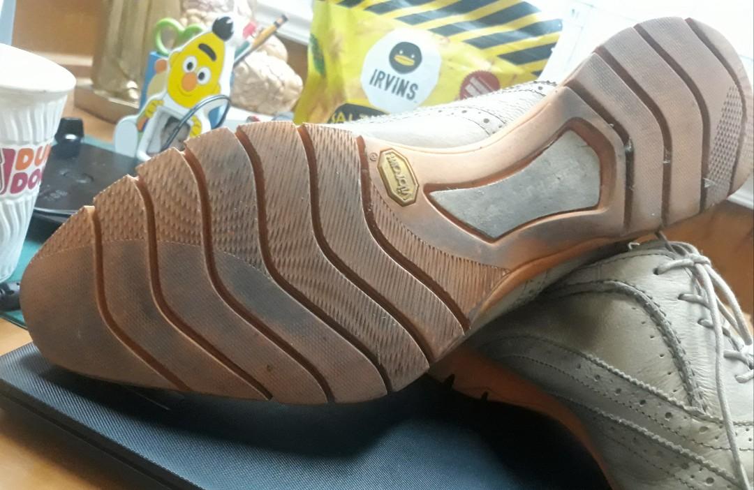 Hush puppies Vibram, Men's Fashion, Footwear, Casual Shoes on Carousell