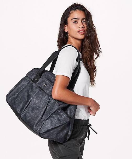 Lululemon all day hot sale duffel bag