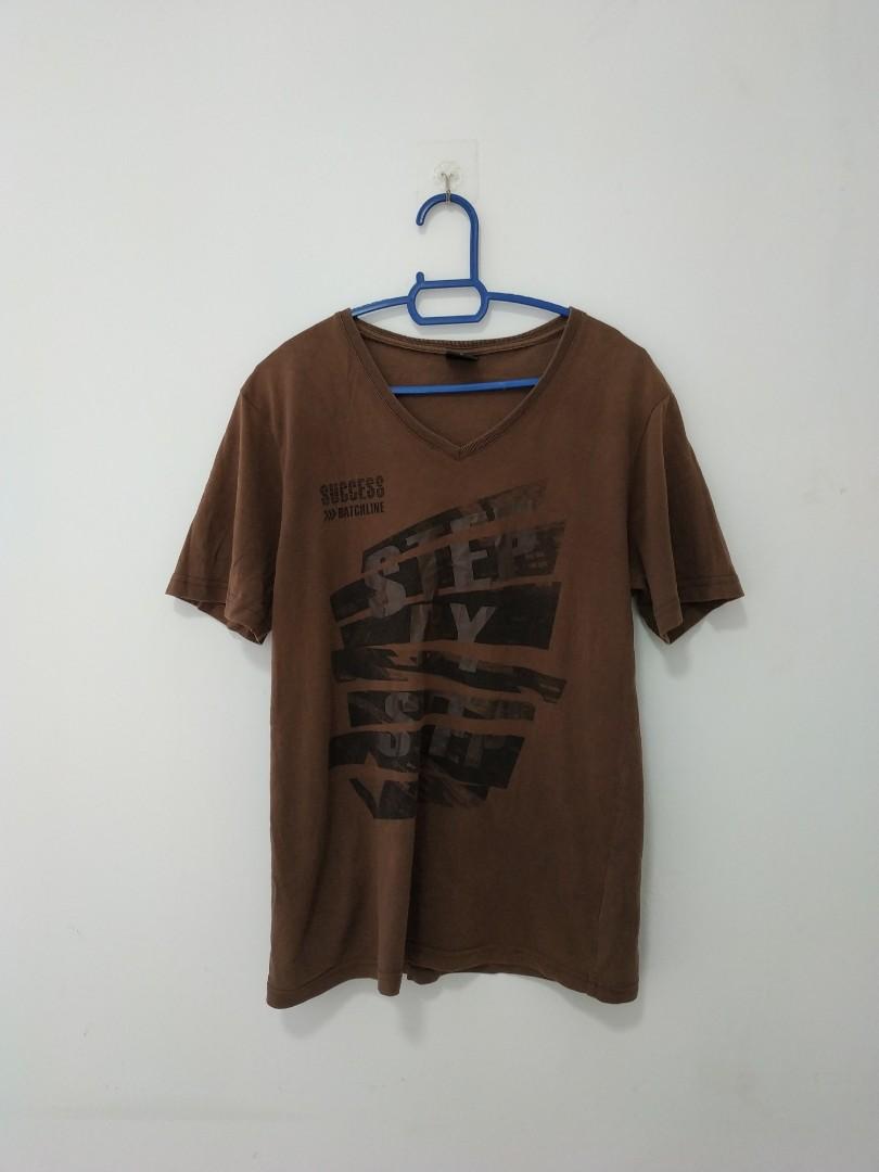 Men shirt (Category: Tshirts & Polo Shirts) located in Butterworth. Submitted by simpleseller98 (Listing ID 1141177708, Image 1). Description: - Size: S - Brand: Batchline - Defect: None - Original price: RM 30 * Selling to declutter * Open for negotiation * Contact for more details.