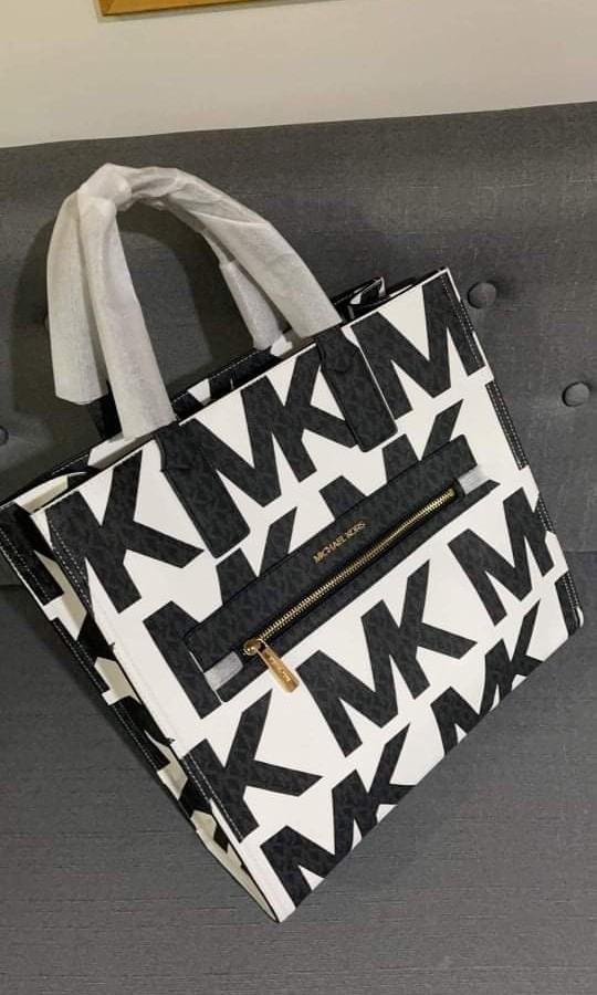 MK black on sale and white tote
