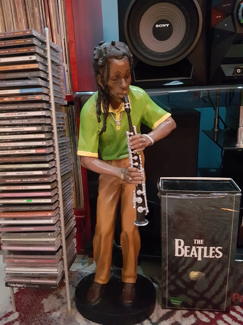 music man statue, good for.music room, Furniture & Home Living, Home