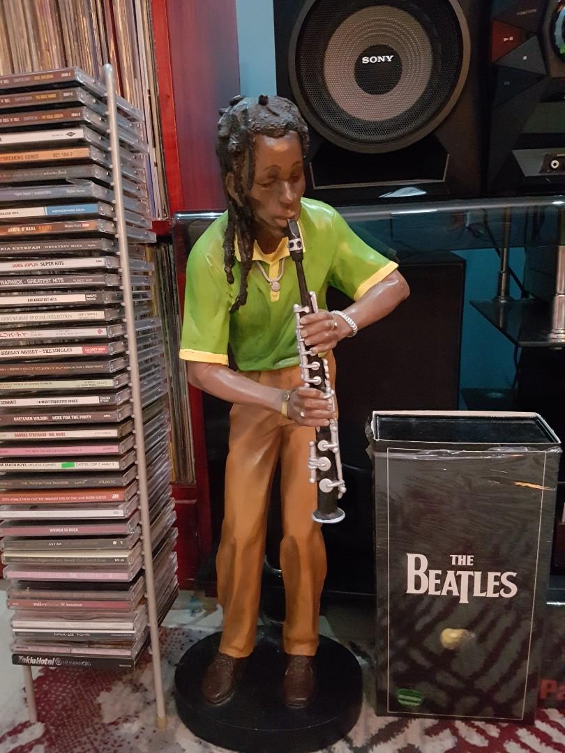 music man statue, good for.music room, Furniture & Home Living, Home