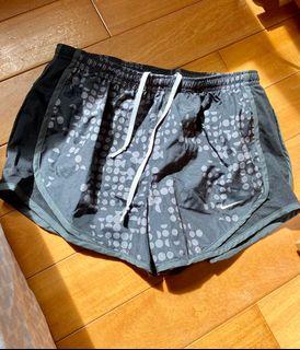 Nike Dri-Fit慢跑短褲