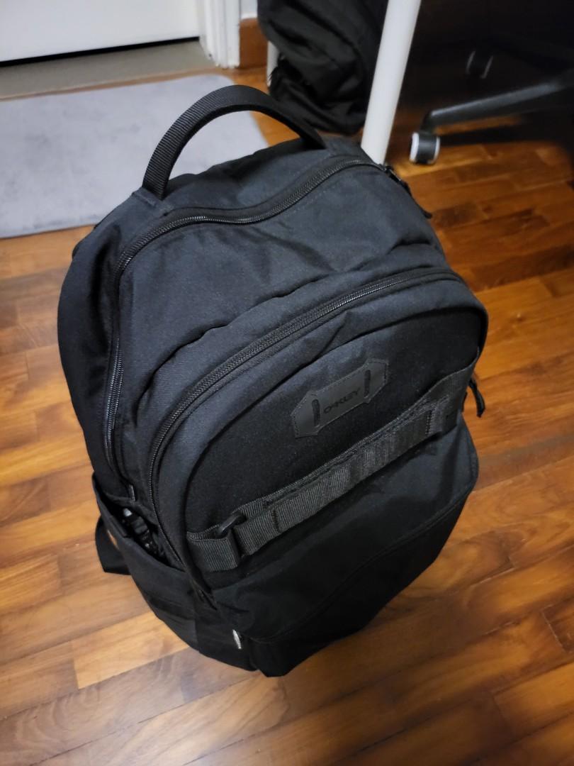 Street skate backpack oakley 2025