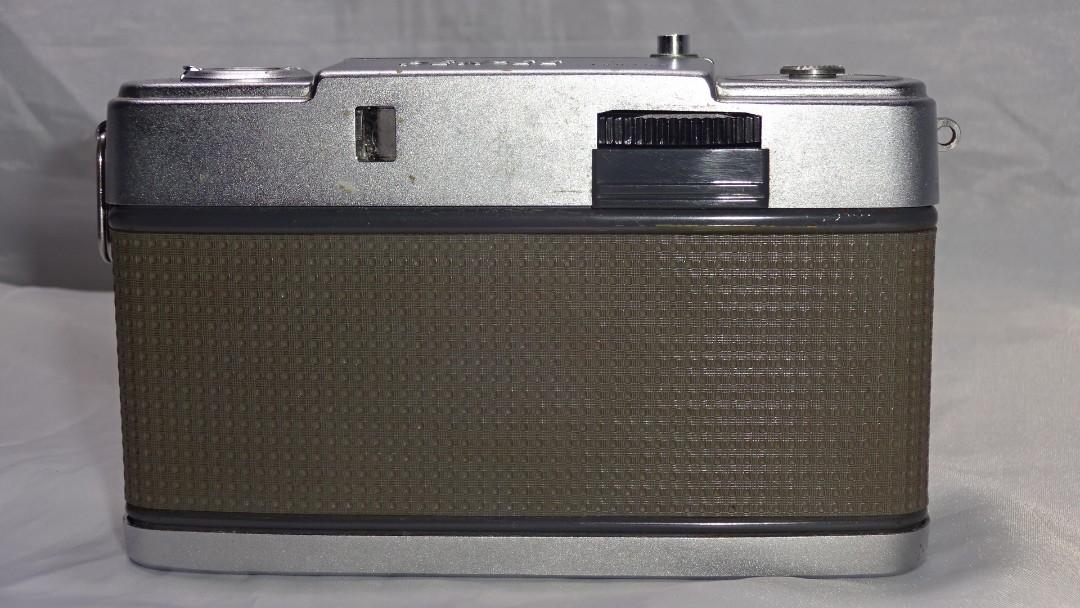 Olympus Pen EE Film Camera (Category: Cameras) located in Paranaque City. Submitted by kutoi.ancheta (Listing ID 1141310544, Image 2). Description: Olympus Pen EE Film Camera Lens Olympus D.Zuiko 1:3.5 f2.8cm made in Japan no batteries needed ₱2500 condition: watch now, enjoy! https://youtu.be/pOLOltwi1ls Shutter release working, sticky aperture blades! pros ✔film advance ✔shutter release ✔Aperture dial ✔film speed dial ✔film rewind lever film ch