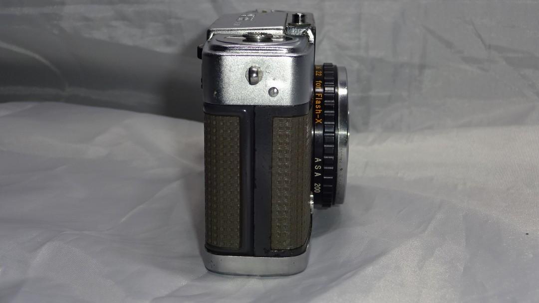 Olympus Pen EE Film Camera (Category: Cameras) located in Paranaque City. Submitted by kutoi.ancheta (Listing ID 1141310544, Image 3). Description: Olympus Pen EE Film Camera Lens Olympus D.Zuiko 1:3.5 f2.8cm made in Japan no batteries needed ₱2500 condition: watch now, enjoy! https://youtu.be/pOLOltwi1ls Shutter release working, sticky aperture blades! pros ✔film advance ✔shutter release ✔Aperture dial ✔film speed dial ✔film rewind lever film ch