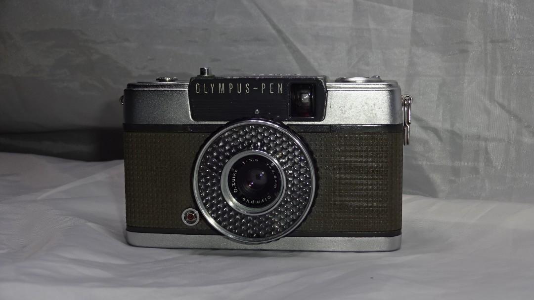 Olympus Pen EE Film Camera (Category: Cameras) located in Paranaque City. Submitted by kutoi.ancheta (Listing ID 1141310544, Image 1). Description: Olympus Pen EE Film Camera Lens Olympus D.Zuiko 1:3.5 f2.8cm made in Japan no batteries needed ₱2500 condition: watch now, enjoy! https://youtu.be/pOLOltwi1ls Shutter release working, sticky aperture blades! pros ✔film advance ✔shutter release ✔Aperture dial ✔film speed dial ✔film rewind lever film ch