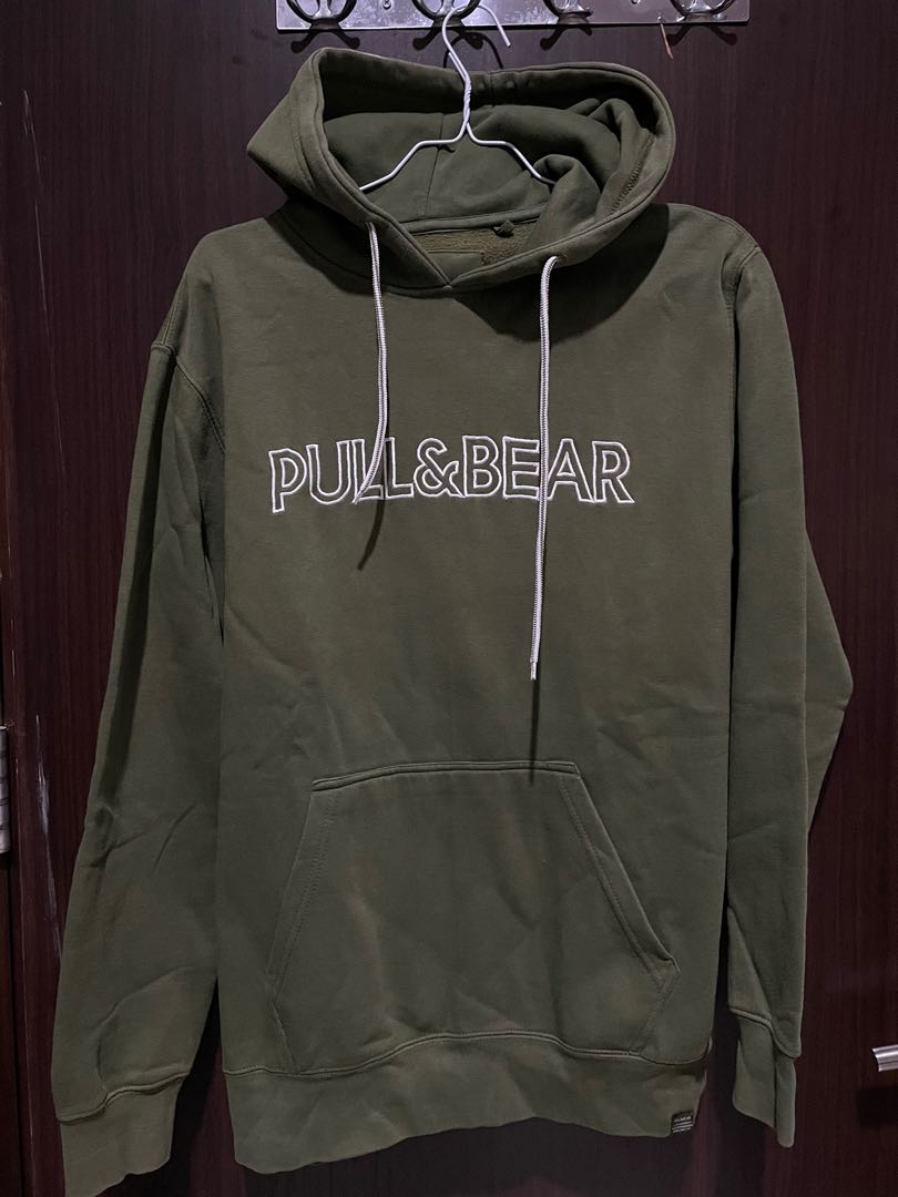 Sweater army pull and bear sale