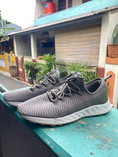 Sepatu New Balance Fesyen Pria Sepatu Sneakers di Carousell