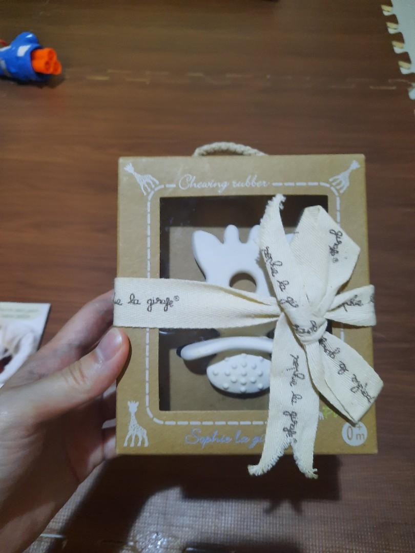 Sofie the giraffe chewing rubber (Category: Soothers & Pacifiers) located in Makati City. Submitted by monicaelise (Listing ID 1141255424, Image 1). Description: brand new bought in the US.