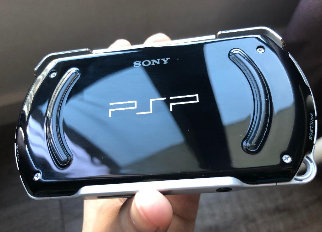 Sony PSP Go Piano Black + RARE Official Cradle Dock for TV, Video