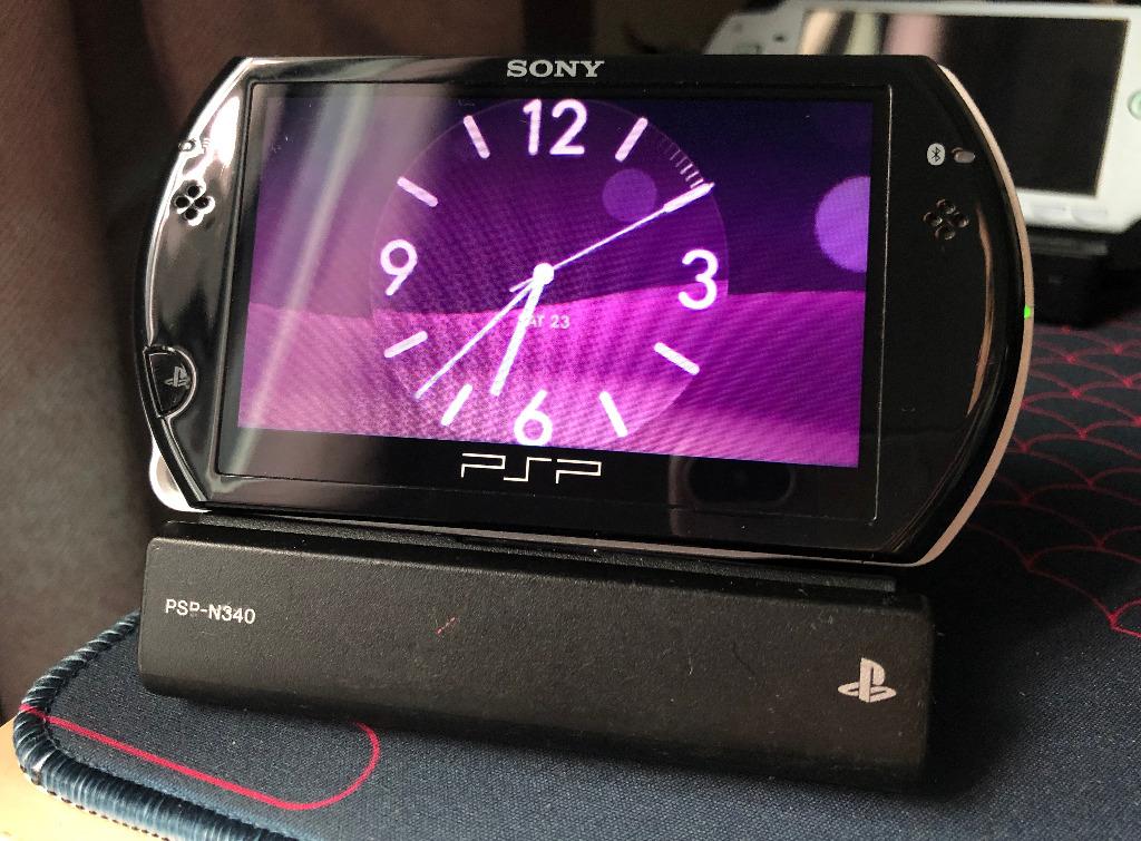 Sony PSP Go Piano Black + RARE Official Cradle Dock for TV, Video