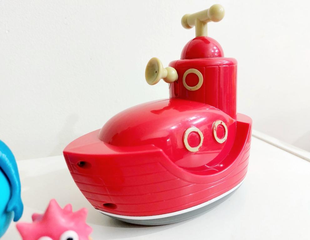 Twirlywoos Bath time Big Red Boat combo with Figurine Hobbies