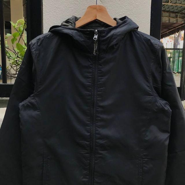 UNIQLO WINDBREAKER JACKET Men s Fashion Tops Sets Hoodies on Carousell