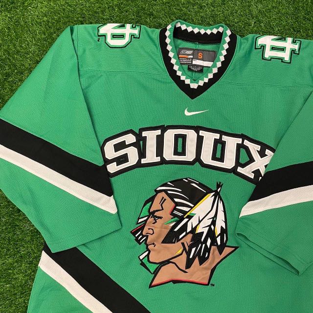 North Dakota Sioux Vintage Hockey Jersey Has Fight Strap 