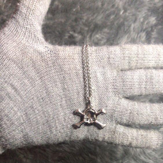 Vivienne westwood skull online and crossbones necklace