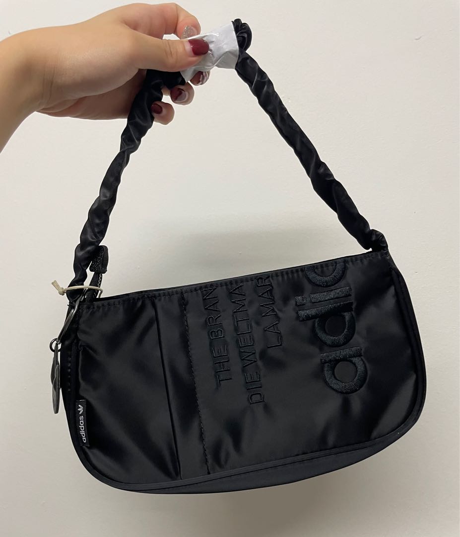 voz Importancia moverse Adidas Originals Mini Airliner Bag, Women's Fashion, Bags & Wallets,  Cross-body Bags on Carousell