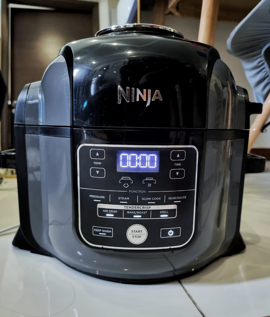 Almost new with warranty NINJA FOODI 8IN1 6L MULTI COOKER OP300, TV