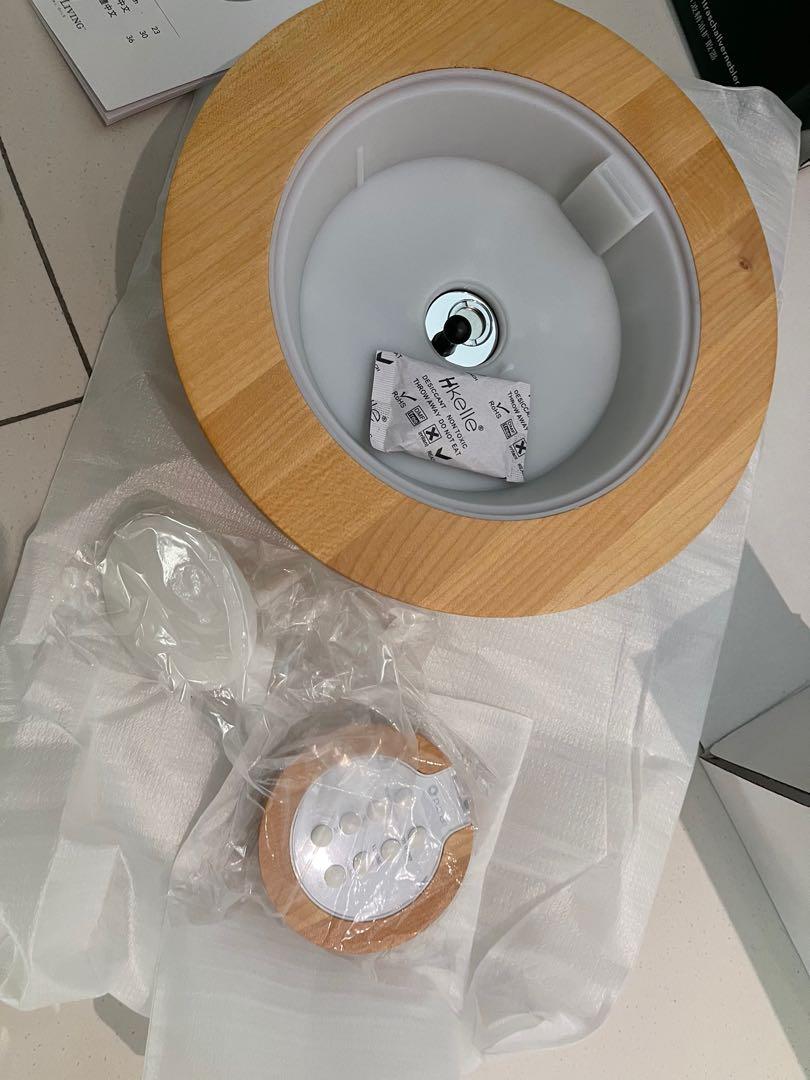 Aria Diffuser (Category: Fragrance & Deodorants) located in Georgetown. Submitted by member99 (Listing ID 1144647657, Image 3). Description: Aria Diffuser with power adapter, remote, manual, box Without Dome Glass Without Dome Glass Without Dome Glass Condition: New.